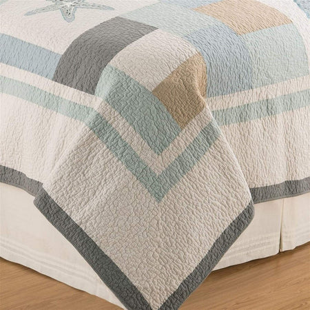 This quilt is beige, tan, blue, teal & sea green.