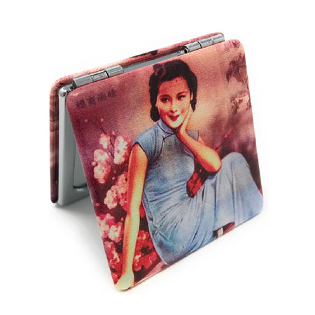 Double sided compact mirror, square, featuring a "Shanghai Lady"